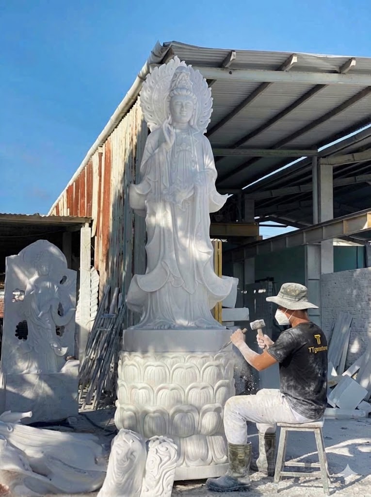 Tượng có dáng đứng trên đài sen đá nguyên khối – biểu tượng cho sự thanh tịnh T3669 cao 4m1 