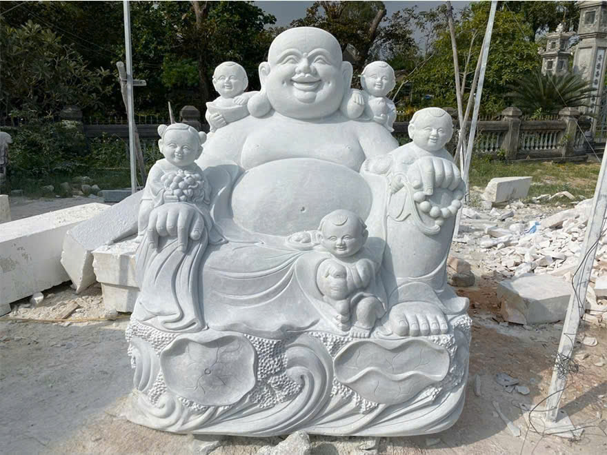 Tượng đá mỹ nghệ Phật Di Lặc ngồi cùng 5 tiểu đồng bằng đá trắng nguyên khối cao 1.55m T3652