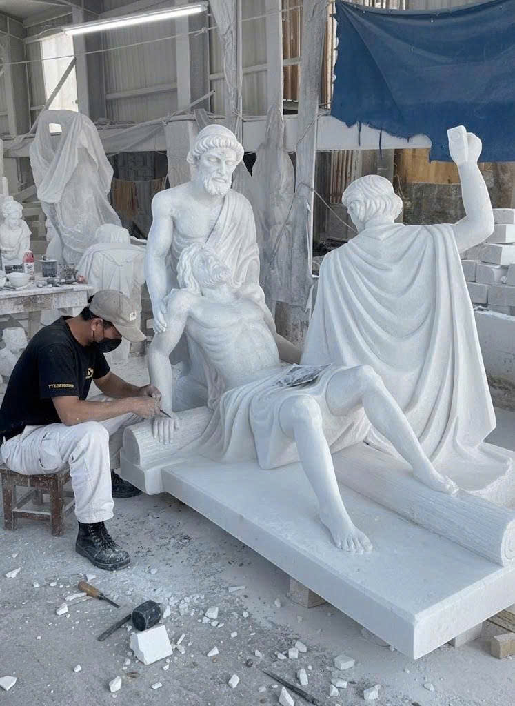 Tượng Chúa Giêsu chịu đóng đinh trên thánh giá bằng đá trắng nguyên khối cao 1.5m T3823